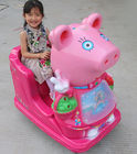 Bambini della plastica + del metallo che guidano giro a macchina del bambino di divertimento sull'animale